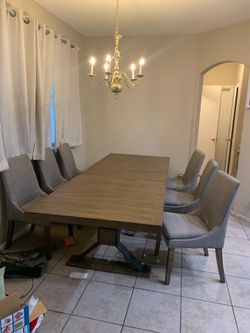 Kitchen table and 6 chairs