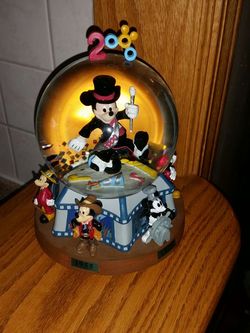 Mickey Millennium waterglobe