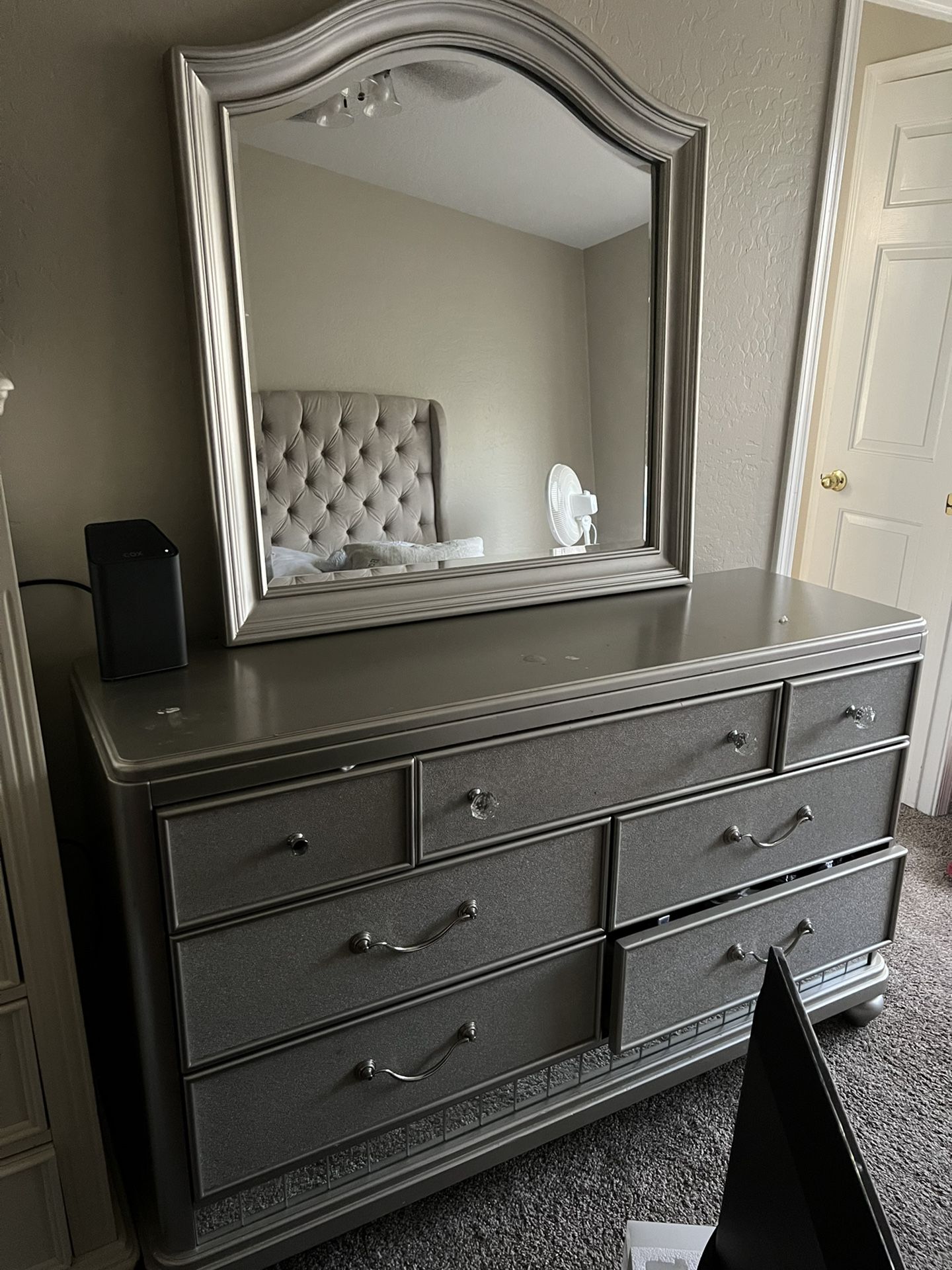 Dresser & Mirror