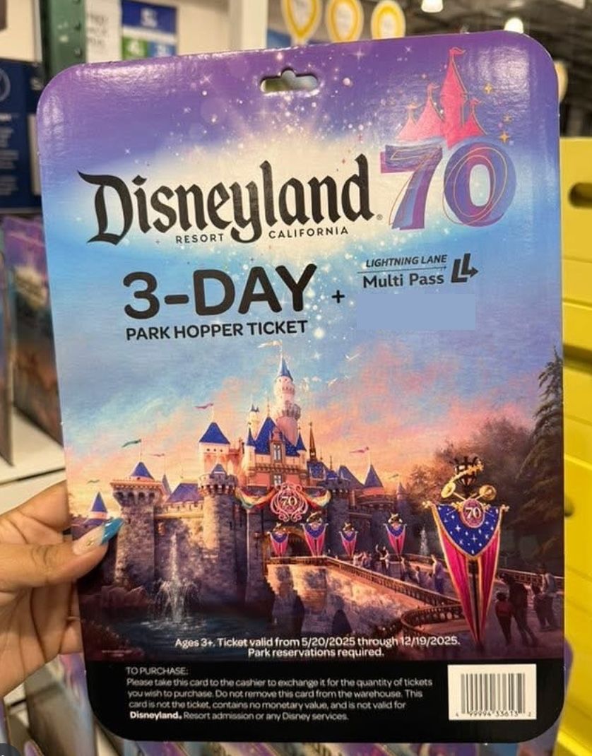 Disneyland 3-Day Park Hopper with Lightning Lane + Dinning Card