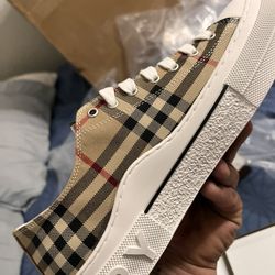 Burberry Shoes 