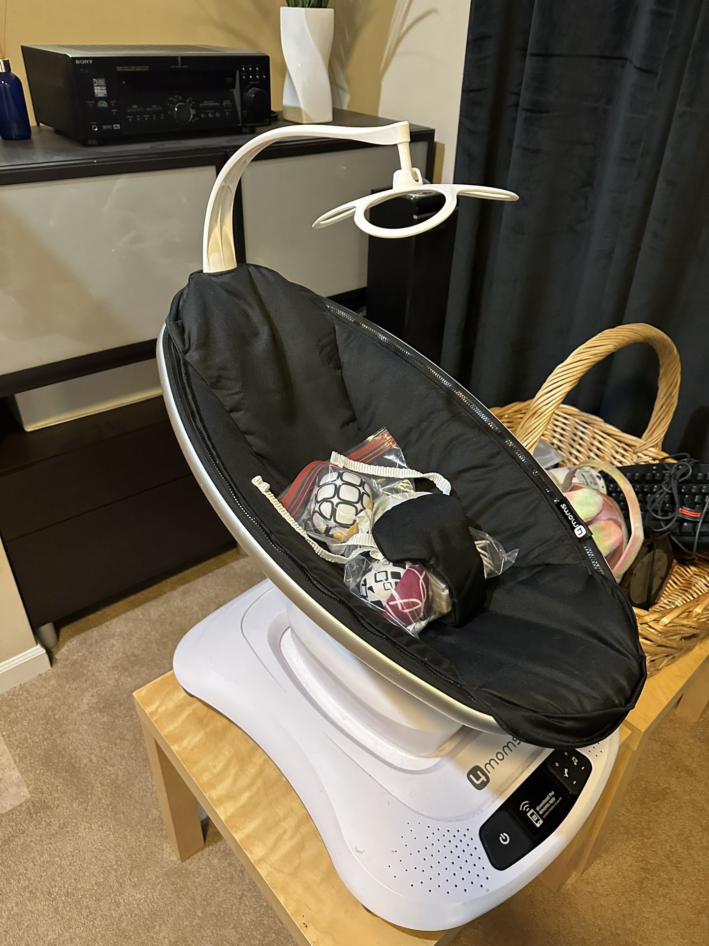 4MOMS BABY ROCKER (BARLEY USED)