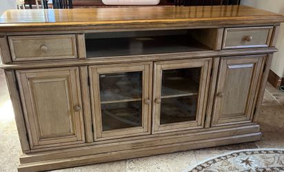 Cabinet/Credenza