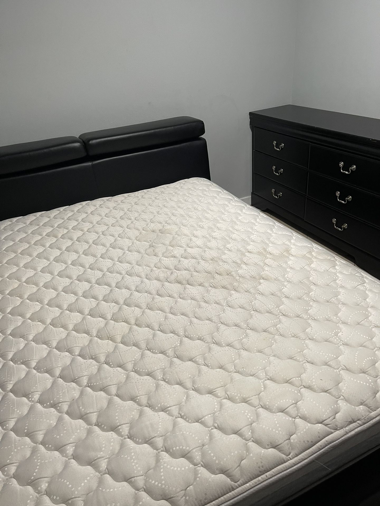 Queen Bed for Sale in Kennewick, WA OfferUp