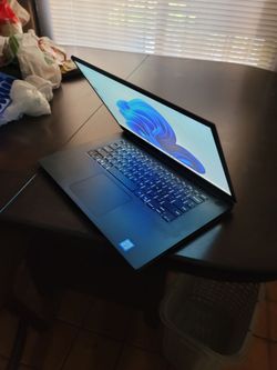 Dell XPS: Intel Core i7, TypeC, Windows11 V-25H2. MS-office.