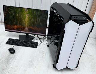 Custom built gaming computer with Liam Li Case