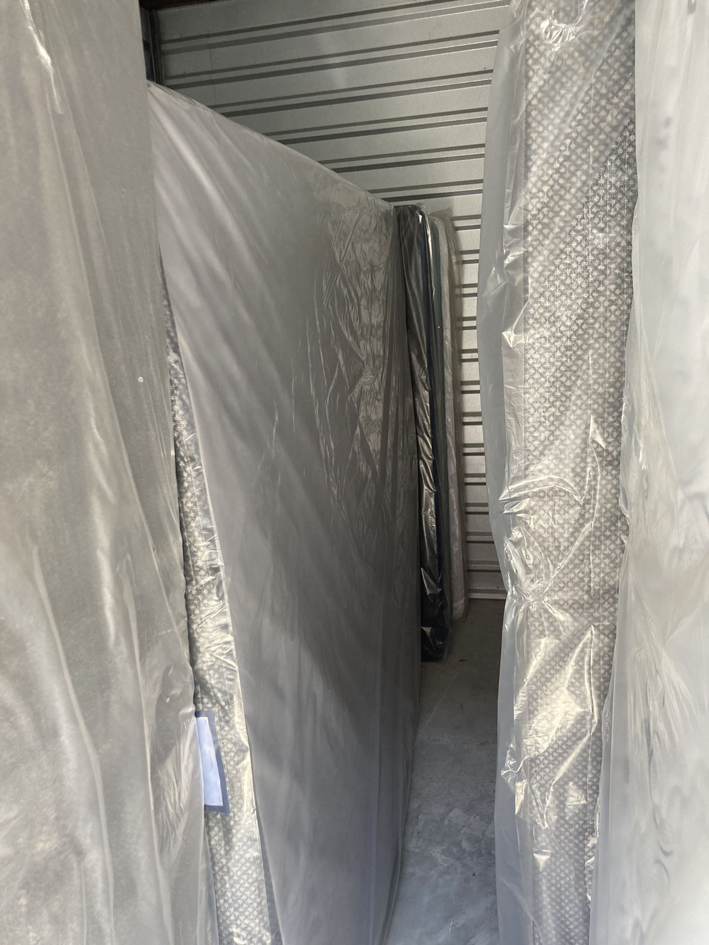 😴😴💤💤BIG PLUSH TOP MATTRESS STARTING AT $150 WITH FREE BOX SPRING BEST PRICE IN TOWN WHOLESALE PRICE💤💤😴