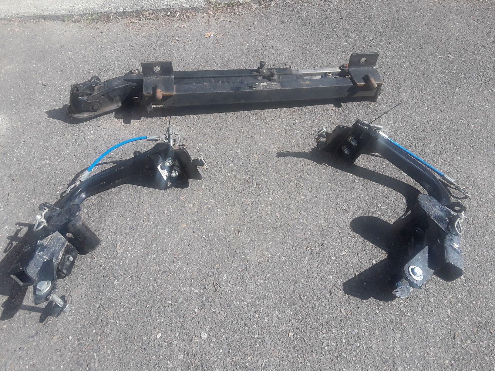 Tow bar and base plate kit for geo Tracker