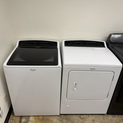 Whirlpool Cabrio Washer And Gas Dryer Set 