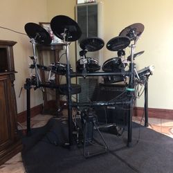 ROLAND DRUM SET