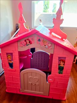 Pretty Disney Princess playhouse