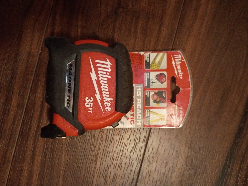 Tape Measure Milwaukee 35 Foot
