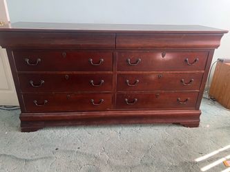 Bassett Traditional 6-Drawer Wooden Double Dresser / Credenza $80 pick up tomorrow