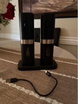 Salt and pepper grinder rechargeable
