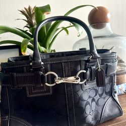 Coach Signature Canvas & Leather Shoulder Bag – Great Condition