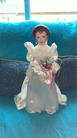 Vintage classic porcelain doll Ashton- drake 1994