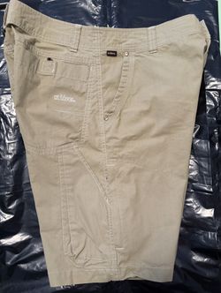 KUHL. Born MOUNTAINS, HIKING SHORTS, SIZE 32 MEN’S VERSATILE QUALITY.
