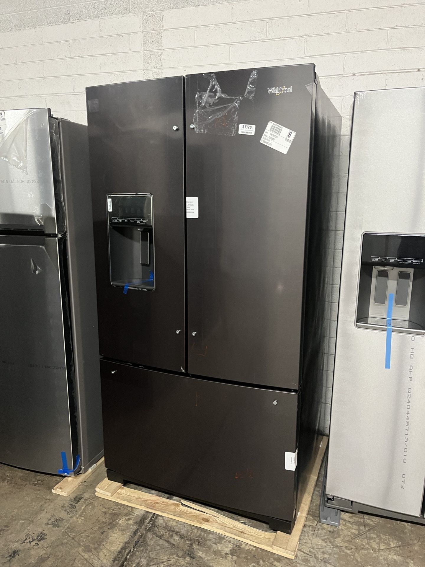 26.8 Cu Ft French Door Refrigerator In Fingerprint Resistant Black 