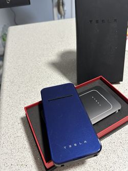 Tesla Wireless Portable Charger 2.0 Red Cell Phone Charger