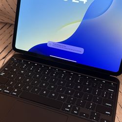 iPad Pro 11’ 256GB M4 Brand New With Magic Keyboard