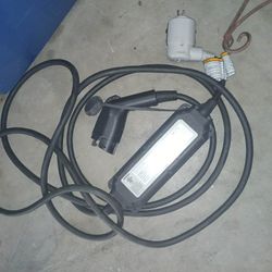 Nissan leaf electric charger to car