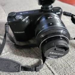 Samsung EV-NX2000 WIFI Camera W/lens