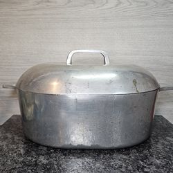 Royalty NASCO 8-Quart Cast-In Aluminum Roaster