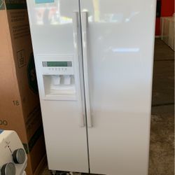 Whirlpool  Side By Side Refrigerator White Excellent  ..   