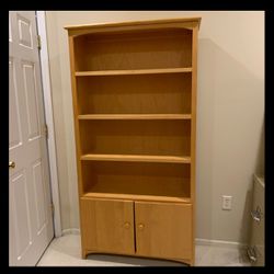 Solid Oak Wood 5 -Shelf Bookcase With Closed Cabinet Doors On The Bottom