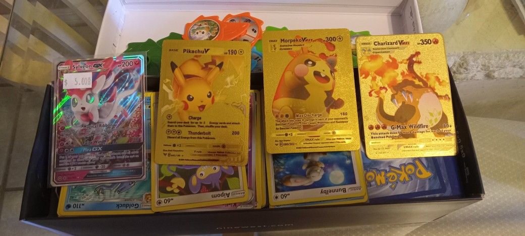 Pokemon Collection With Rare Gold Fighting Cards 