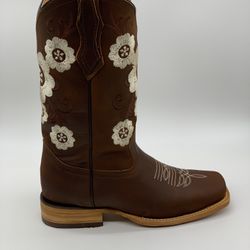Women’s Western Cowgirl White Flower Embroidered Boots