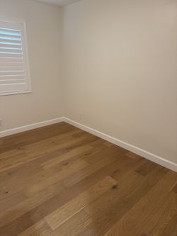 ENGINEERED WHITE OAK HARDWOOD FLOOR