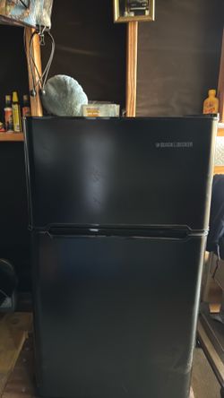 Black and Decker mini fridge with freezer