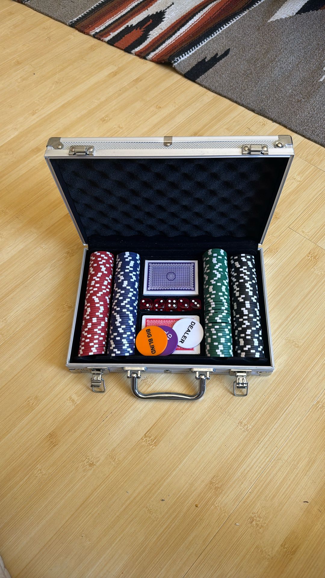 200 Pcs Poker Chip Set