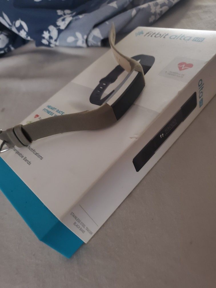 Fitbit Alta HR