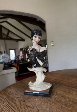 Giuseppe Armani Florence Bust, Temptation Signed 13 3/4” Tall