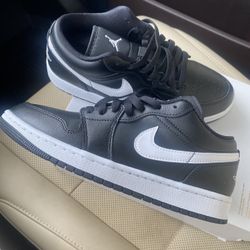 Sz 8.5 Women Jordan 1’s Brand New In Box 