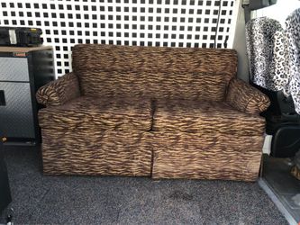 Pull out bed Love seat