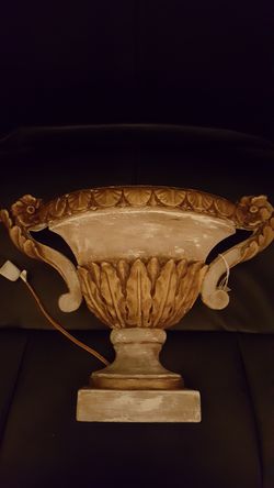 Vintage urn lamp