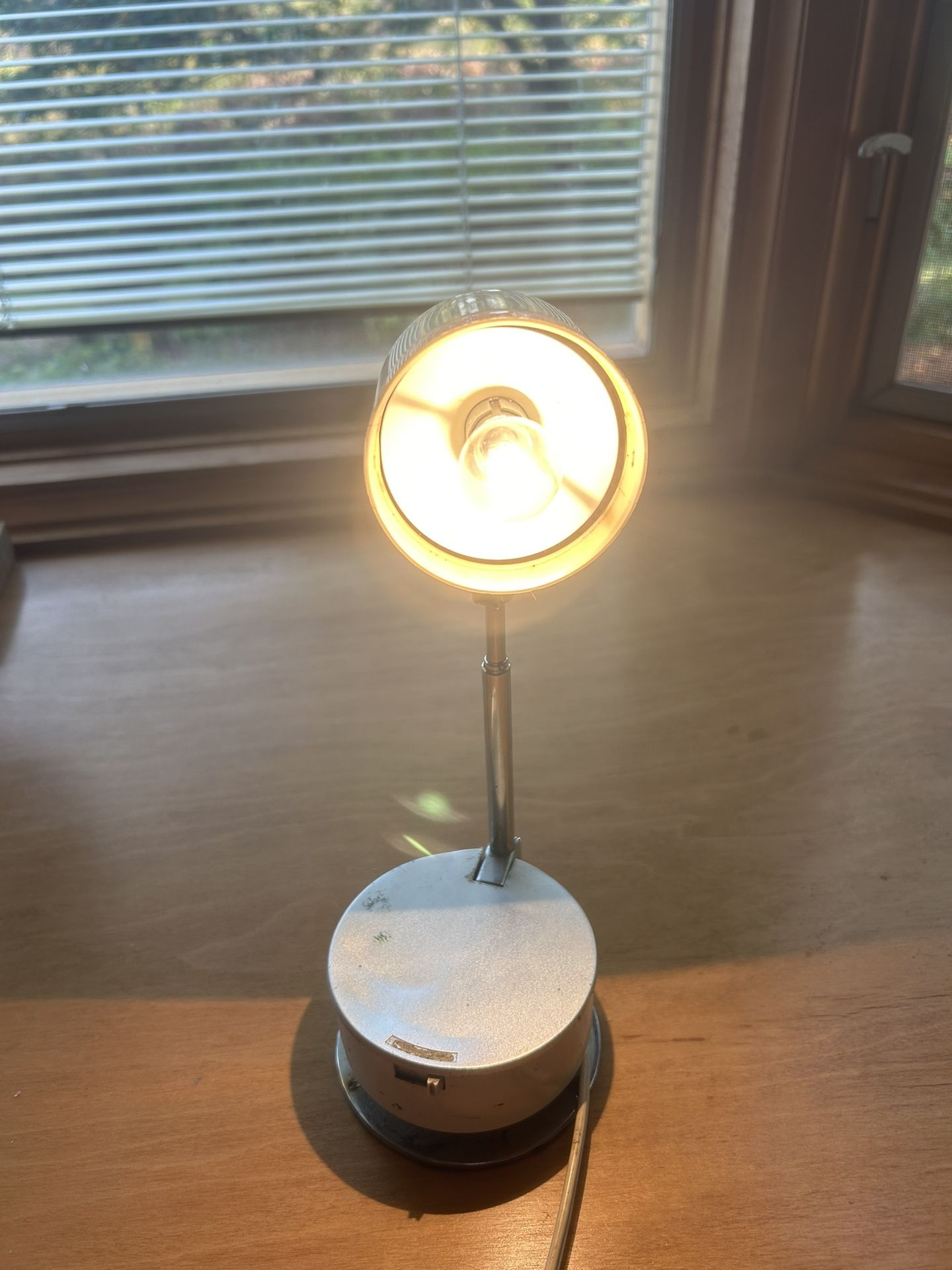  Compact High Intensity Light Model 7E42 Japan.  Adjustable Height And Movement Of Bulb Along With 2 Settings
