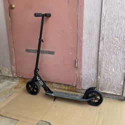 MADD GEAR SCOOTER 