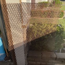 3/4 Of A Sheet Of Diamond Wire I Used To Make My Barbecue Grill Rack Has Been Kept In The Garage