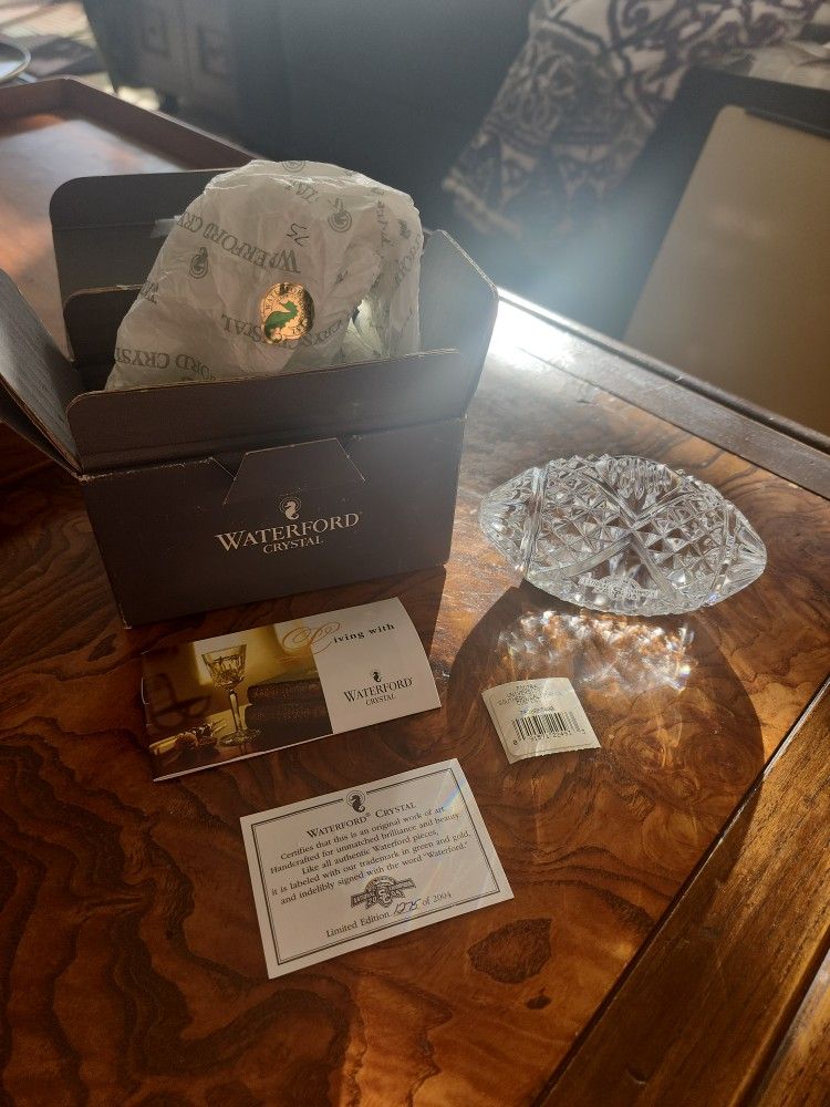 Waterford Football Paperweight
USC TROJANS 2004 