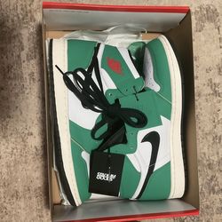 Nike Air Jordan 1 Retro Lucky Green - size 10M