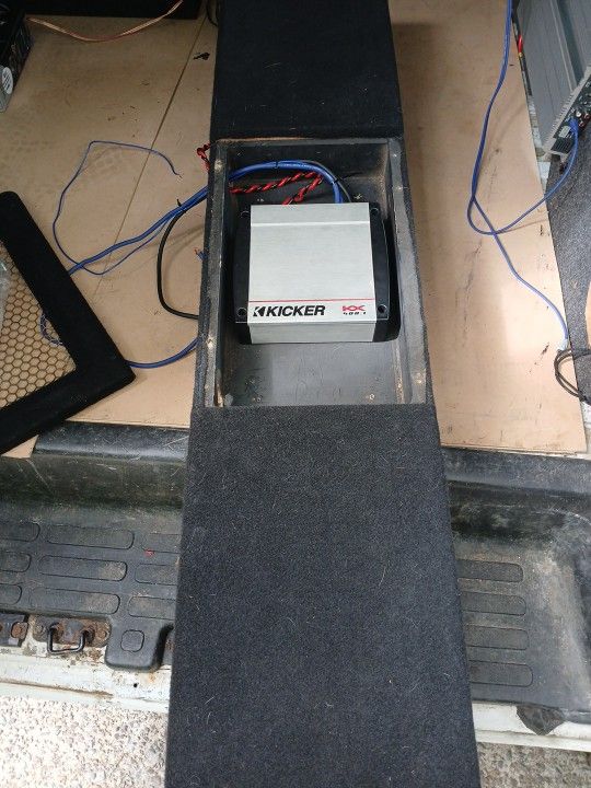 Jl Audio 10inchs In Custom Box With Kicker Amp 400.1 Comp