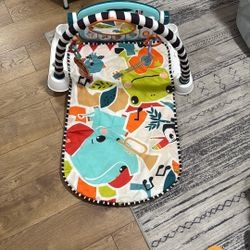 Fisher-Price Baby Playmat Glow and Grow Kick & Play Piano