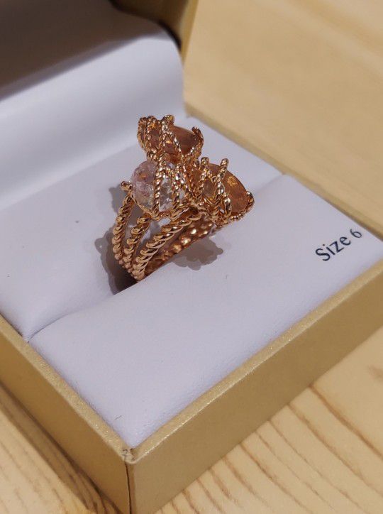 ROSE GOLD RING FROM MACY'S ( SIZE 6 ) 