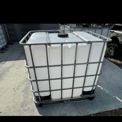250 Gallon Water Tank 