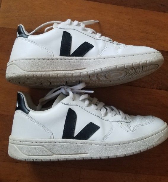 Veja Sneakers Women White Black Size 9 $40