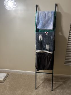 Black Blanket Ladder